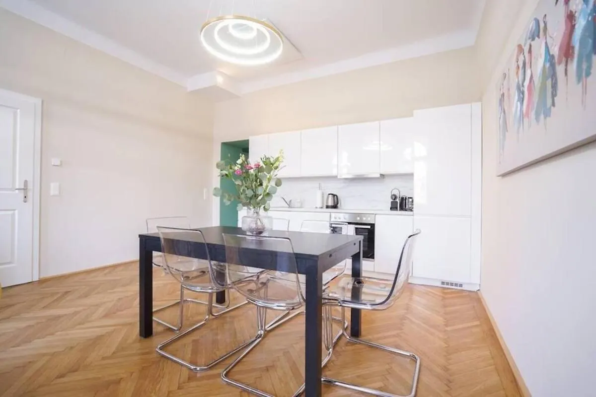 8 Minutes To Inner City I 5 Min Walk To Metro I Wifi Vienna Apartment