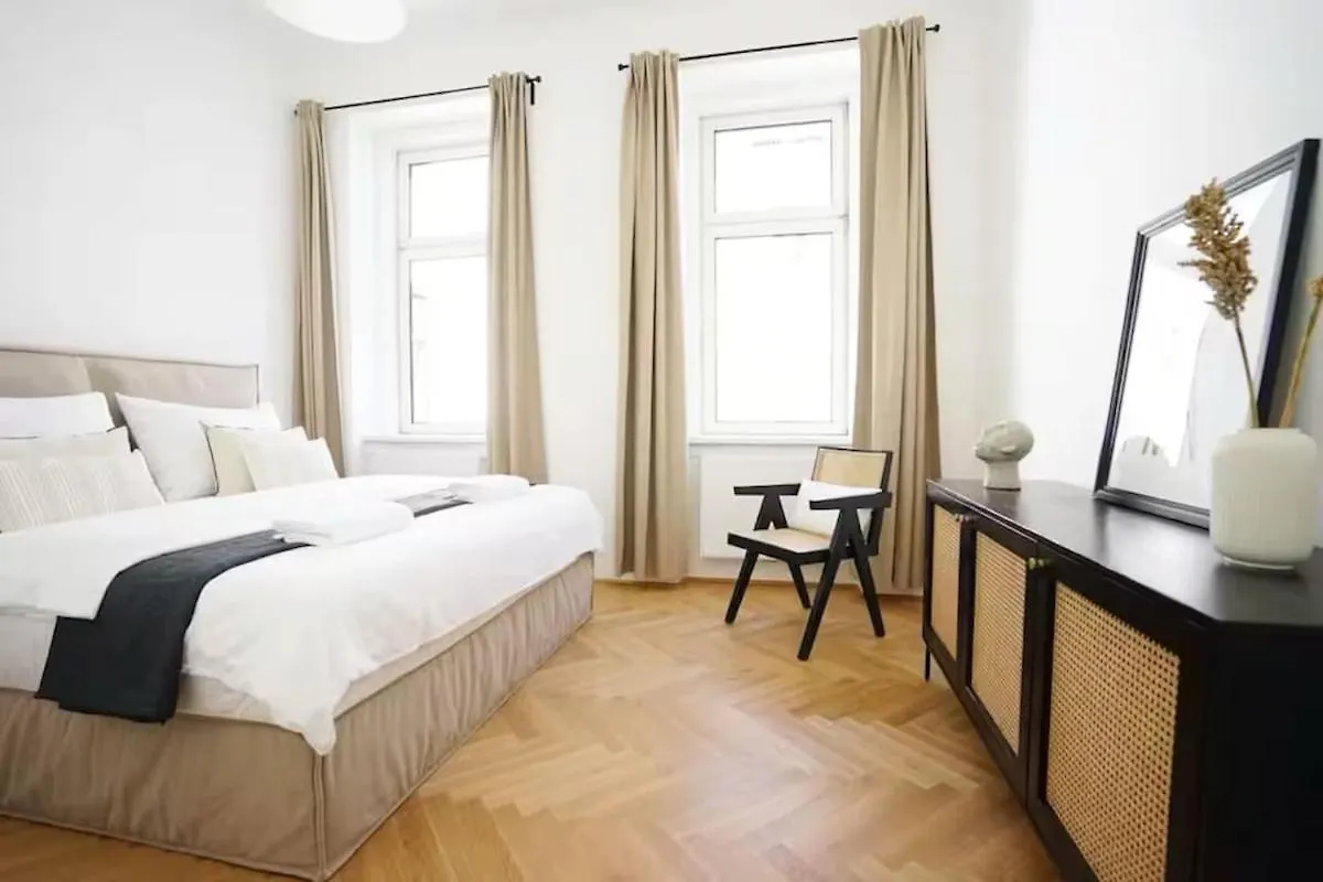 8 Minutes To Inner City I 5 Min Walk To Metro I Wifi Vienna Apartment