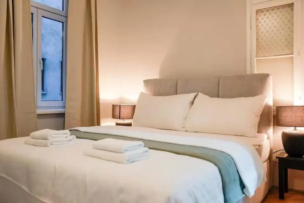 8 Minutes To Inner City I 5 Min Walk To Metro I Wifi Vienna Apartment