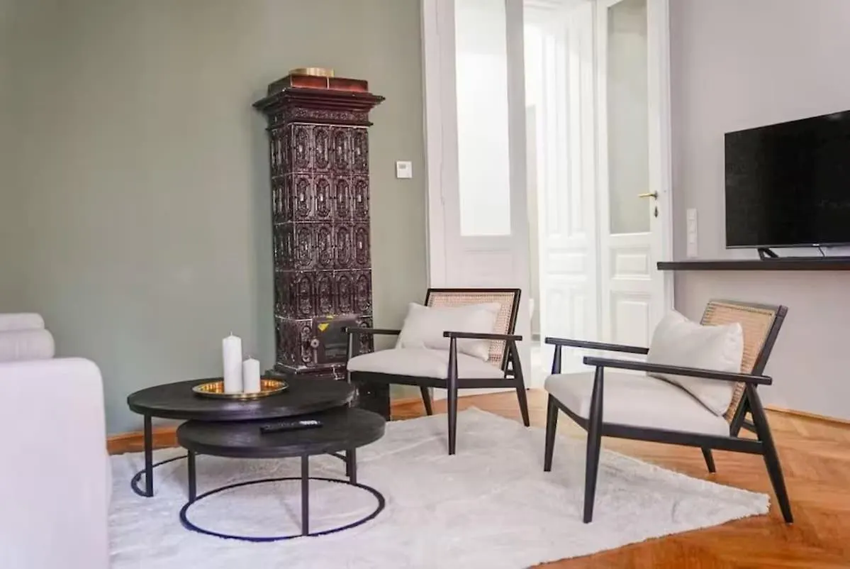 8 Minutes To Inner City I 5 Min Walk To Metro I Wifi Vienna 0*,  Austria