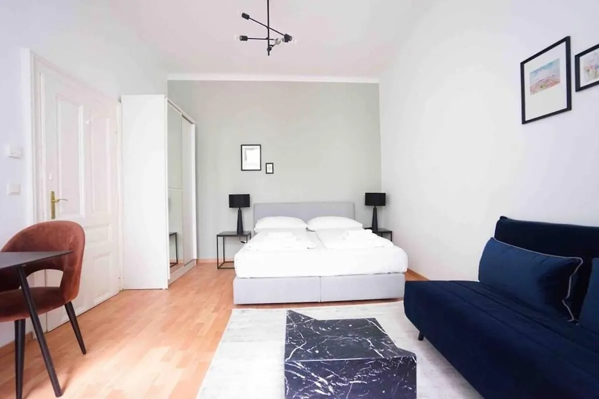 8 Minutes To Inner City I 5 Min Walk To Metro I Wifi Vienna 0*,