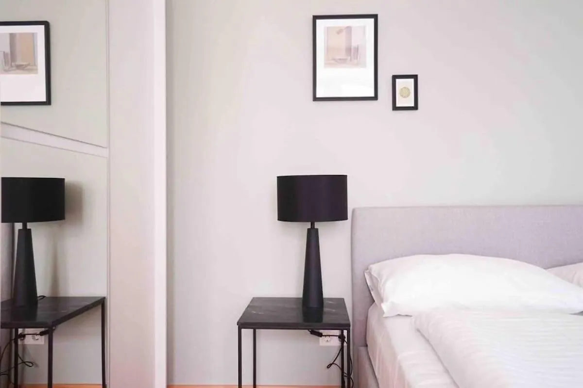8 Minutes To Inner City I 5 Min Walk To Metro I Wifi Vienna Apartment