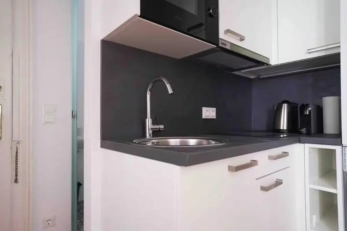 Apartment 8 Minutes To Inner City I 5 Min Walk To Metro I Wifi Vienna Austria