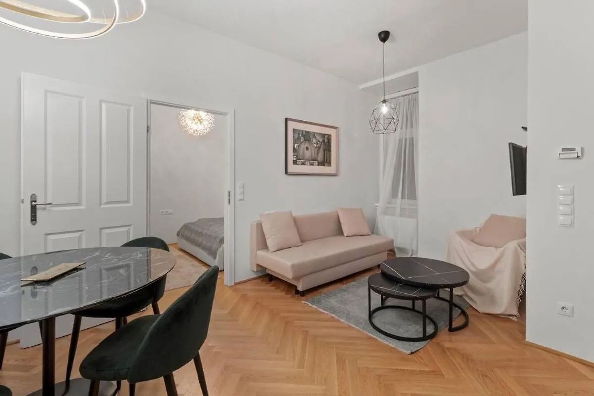8 Minutes To Inner City I 5 Min Walk To Metro I Wifi Vienna Apartment