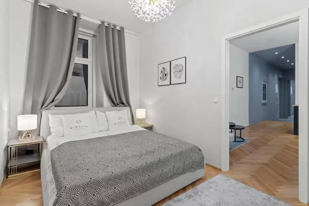 8 Minutes To Inner City I 5 Min Walk To Metro I Wifi Vienna 0*,
