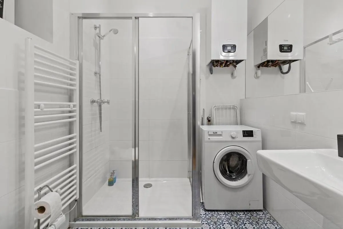 8 Minutes To Inner City I 5 Min Walk To Metro I Wifi Vienna Apartment