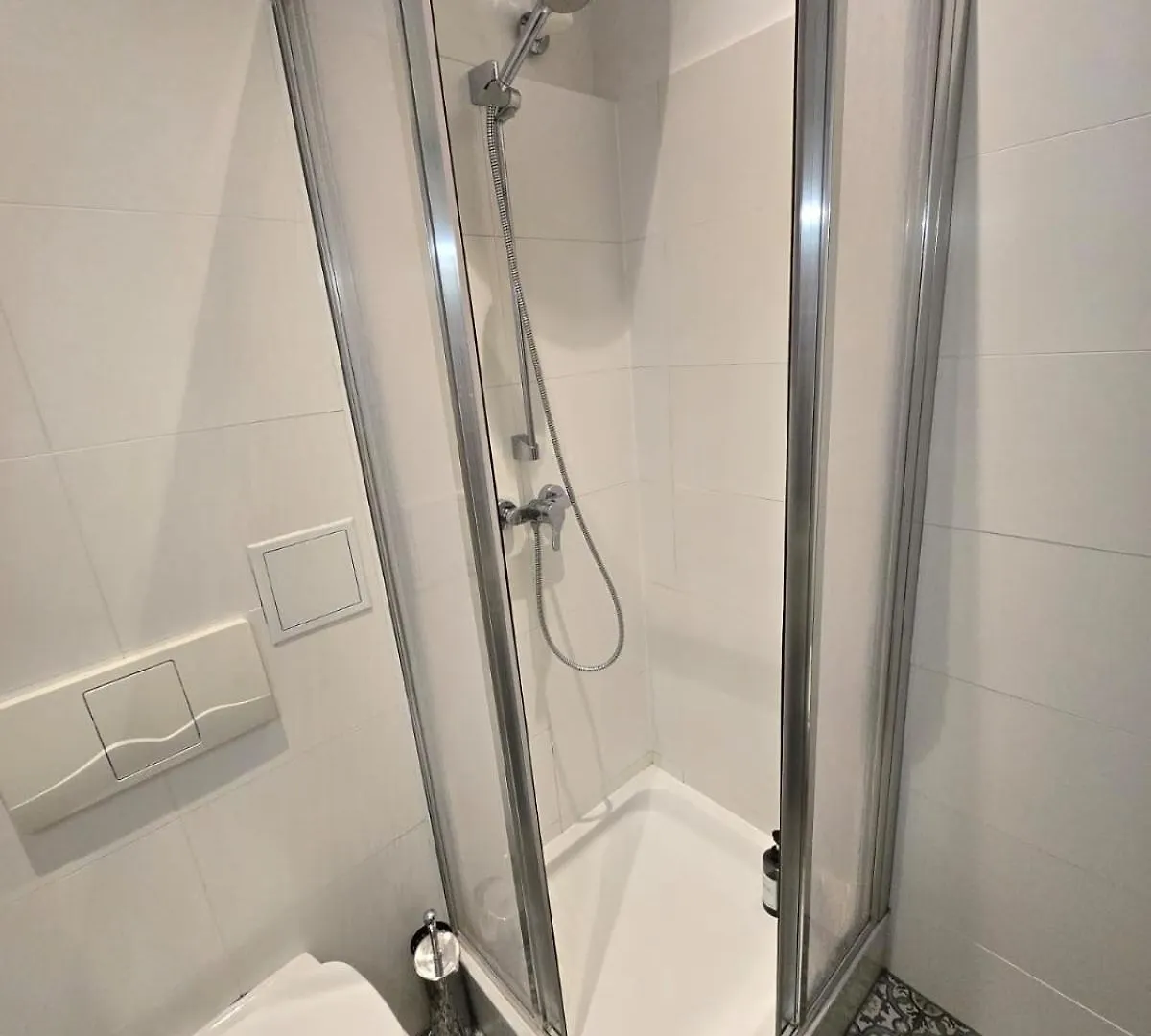8 Minutes To Inner City I 5 Min Walk To Metro I Wifi Vienna Apartment
