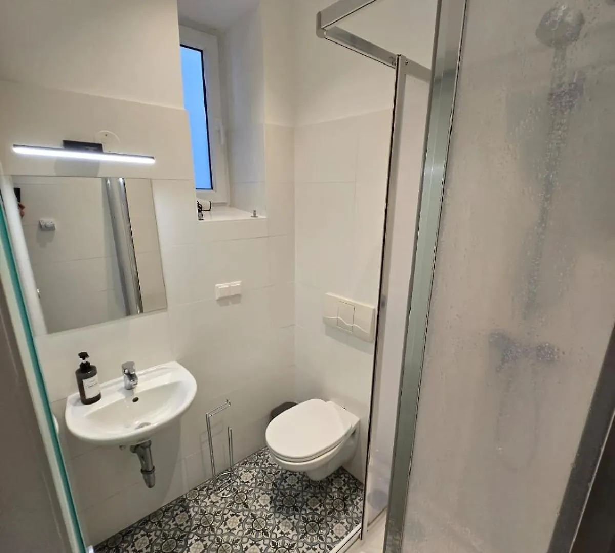 8 Minutes To Inner City I 5 Min Walk To Metro I Wifi Βιέννη